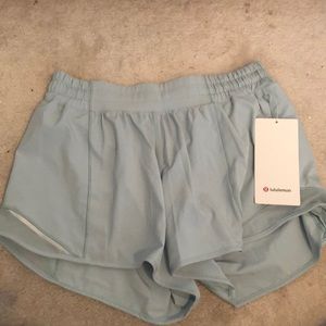 Lululemon Hotty Hot LR Short 4” Lined Shorts